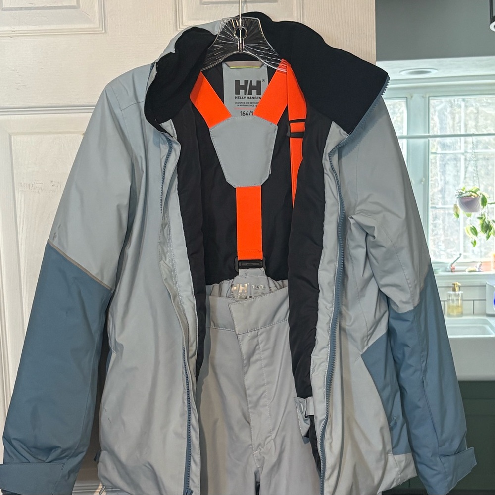 Helly Hansen Gray Jacket/Snow pants with Neon Accents like new